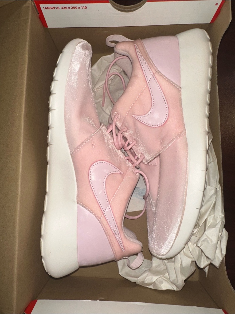 Nike Roshe One GS Sneakers Women's Size 8.5 Kid’s Size 7Y